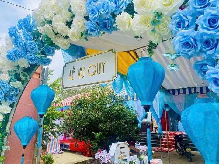 Đèn lồng hội an treo rạp trang trí đám cưới