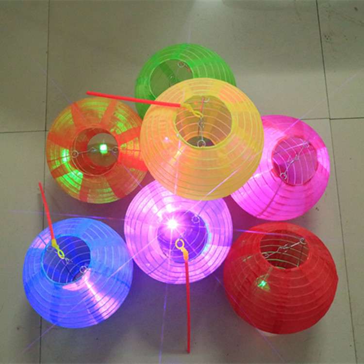 Đèn lồng vải trang trí đám cưới