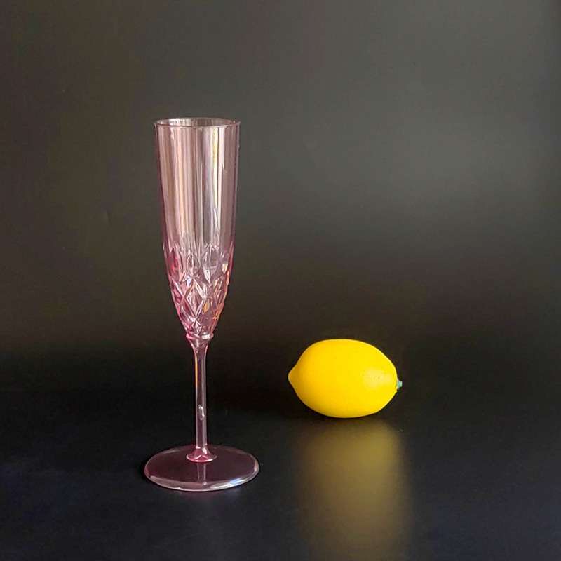 Ly nhựa champagne trang trí đám cưới