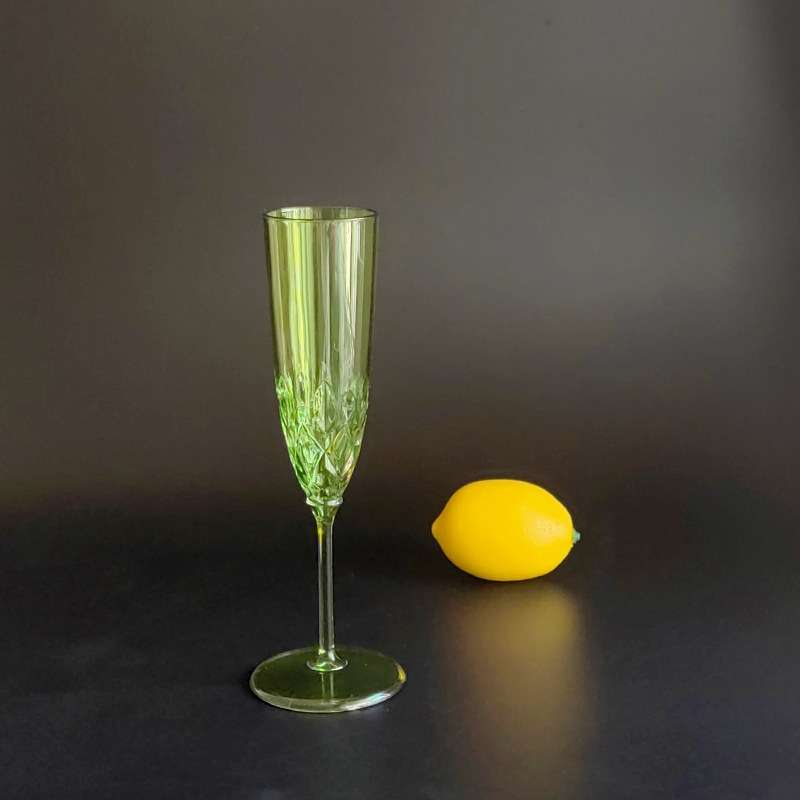 Ly nhựa champagne trang trí đám cưới