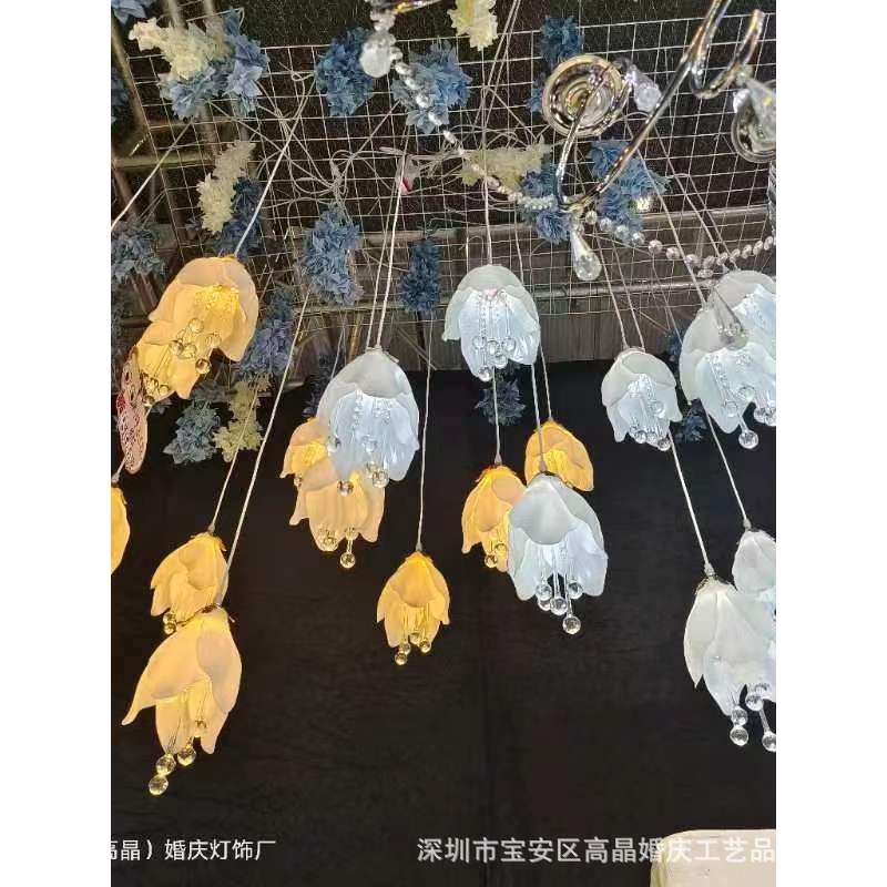 Đèn thả hoa lan trang trí đám cưới