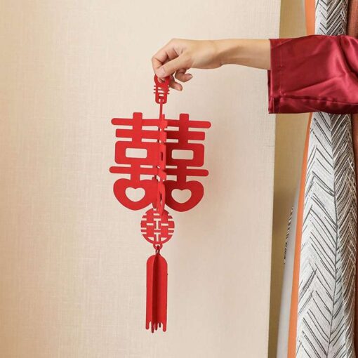 Chữ Hỷ bằng nỉ trang trí trần đám cưới